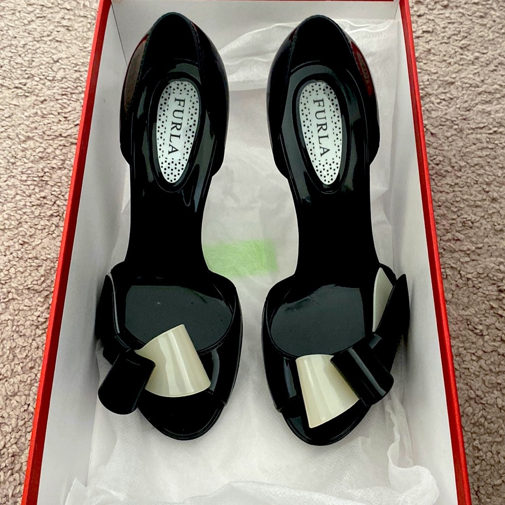 FURLA rubber bow accents Size 35